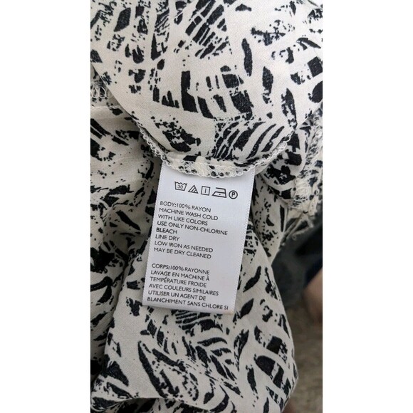 Ecote UO Women BLOUSE BLACK WHITE SIZE S Small SLEEVELESS PALM LEAVES PULLOVER - Picture 2 of 8